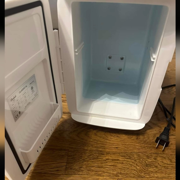 Cooluli - Classic 0.1 Cu. Ft. Mini Fridge - White - Picture 4 of 16
